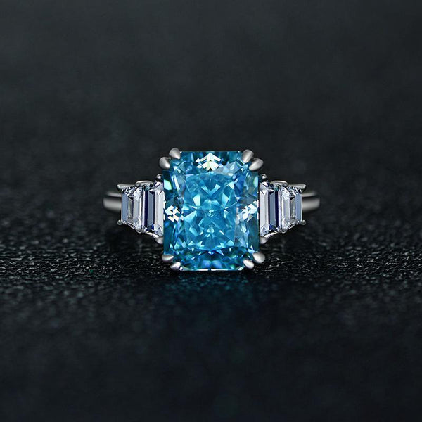 2.5 Carat Rectangular-Cut Ocean-Blue Aquamarine Ring with Step-Cut Diamonds and White Gold Band, Modern Statement Jewelry Design