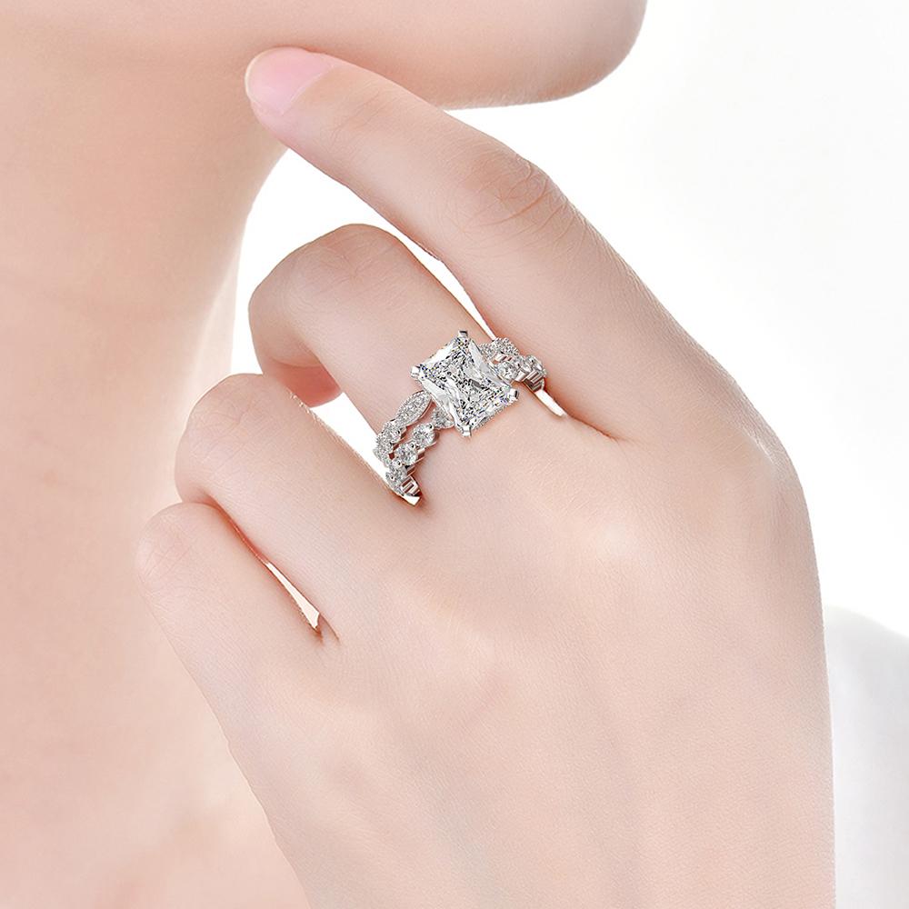 2-carat D-color cushion-cut diamond wedding ring set with luxury halo design, perfect for engagements and weddings.