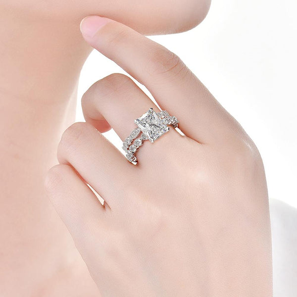 2-carat D-color cushion-cut diamond wedding ring set with luxury halo design, perfect for engagements and weddings.