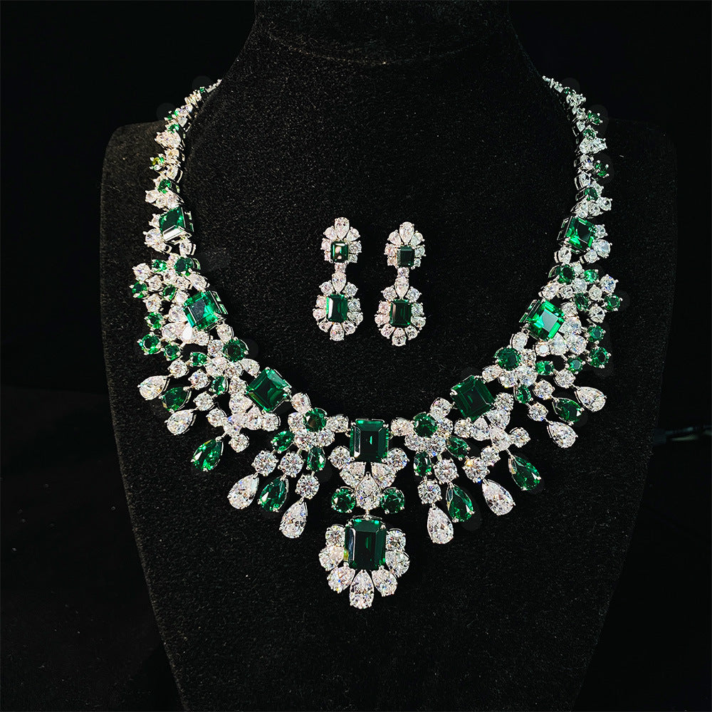 300+carat vivid green emerald necklace in 925 silver with elegant queen-style design.