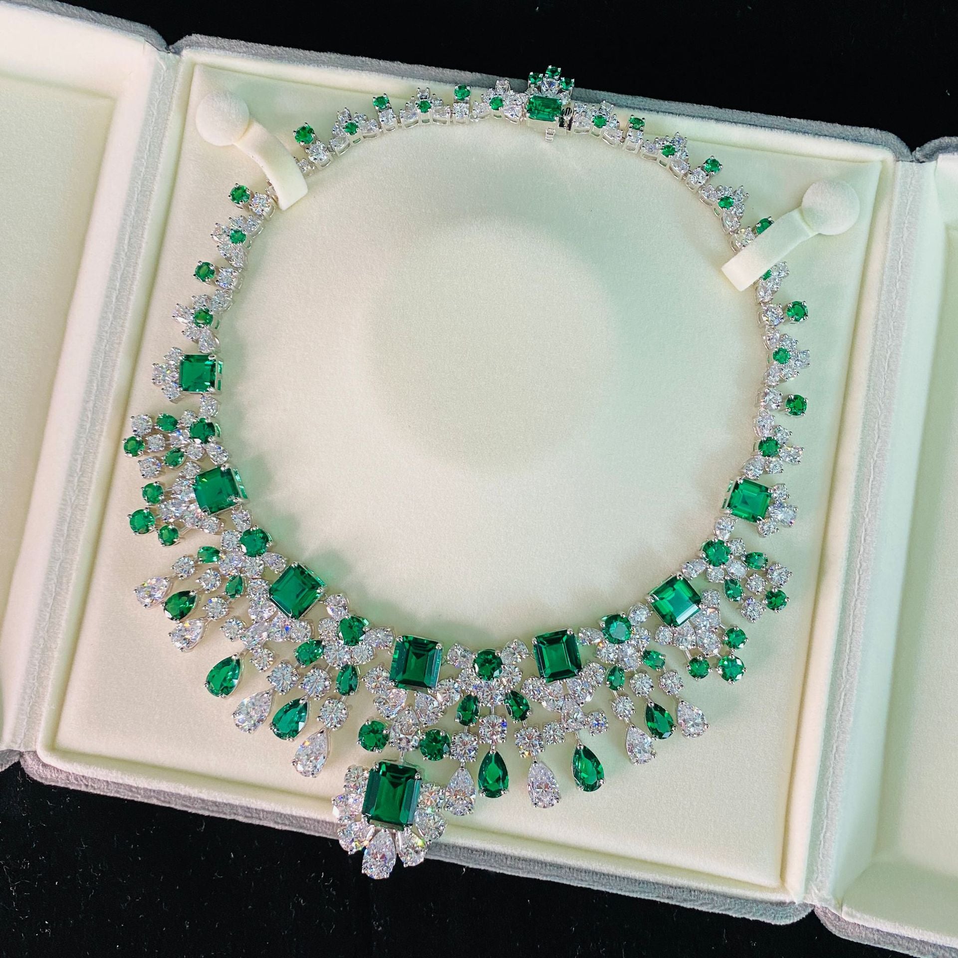 300+carat vivid green emerald necklace in 925 silver with elegant queen-style design.