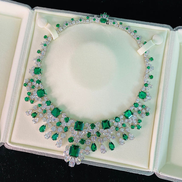 300+carat vivid green emerald necklace in 925 silver with elegant queen-style design.