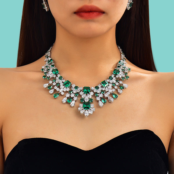 300+carat vivid green emerald necklace in 925 silver with elegant queen-style design.