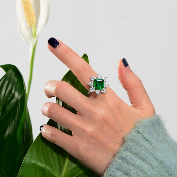 3 carat vivid green emerald halo ring in 925 silver, perfect for engagement and wedding