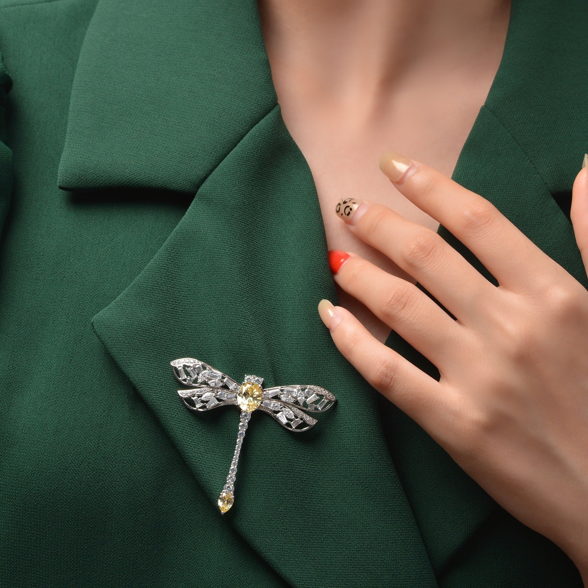 3 Carat Oval-Cut Yellow Diamond Simulant Dragonfly Brooch | Nature-Inspired Luxury Jewelry