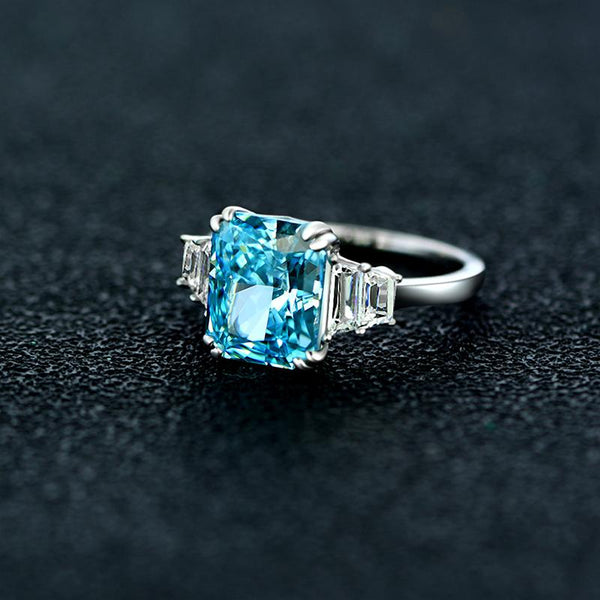 2.5 Carat Rectangular-Cut Ocean-Blue Aquamarine Ring with Step-Cut Diamonds and White Gold Band, Modern Statement Jewelry Design